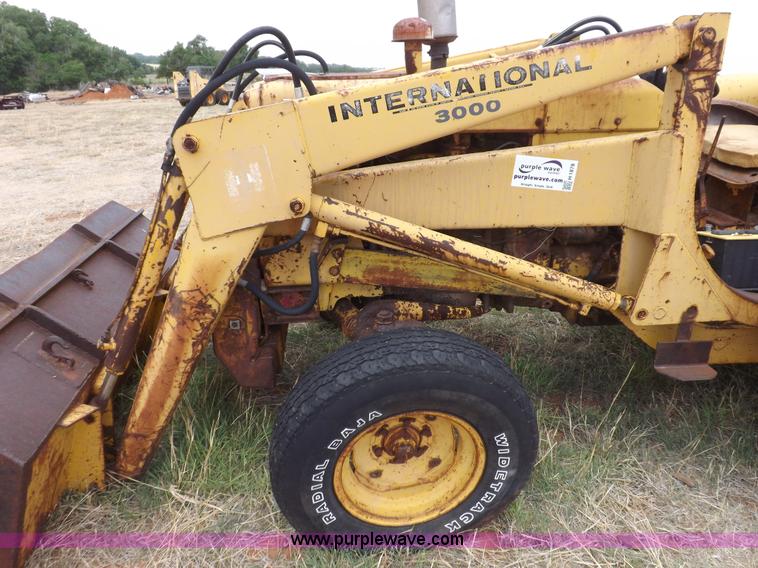 image for item H1878 International 2504 backhoe