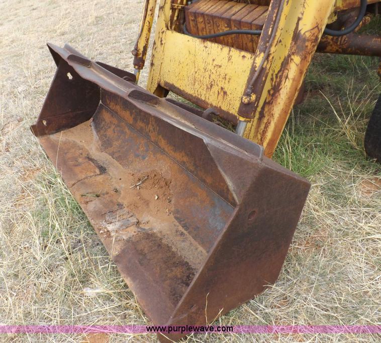 image for item H1878 International 2504 backhoe
