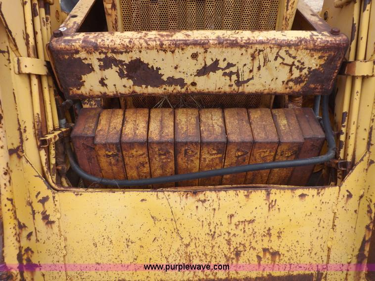 image for item H1878 International 2504 backhoe