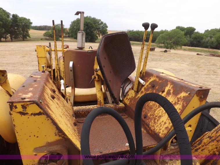 image for item H1878 International 2504 backhoe