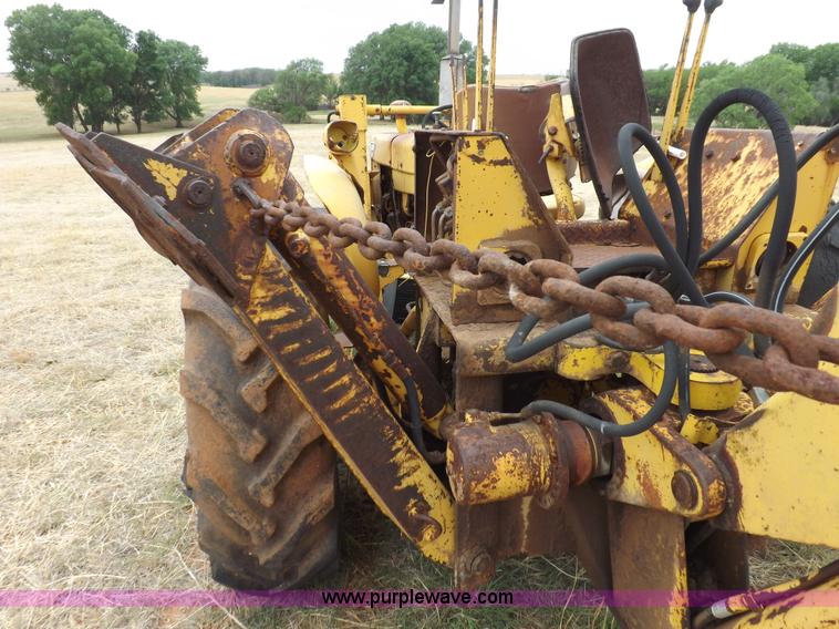 image for item H1878 International 2504 backhoe