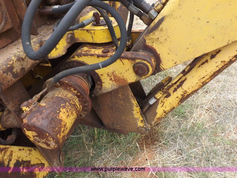 image for item H1878 International 2504 backhoe
