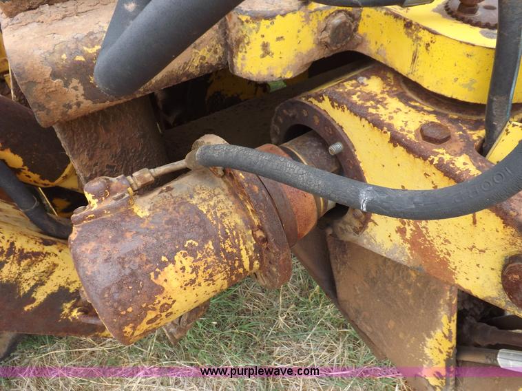 image for item H1878 International 2504 backhoe