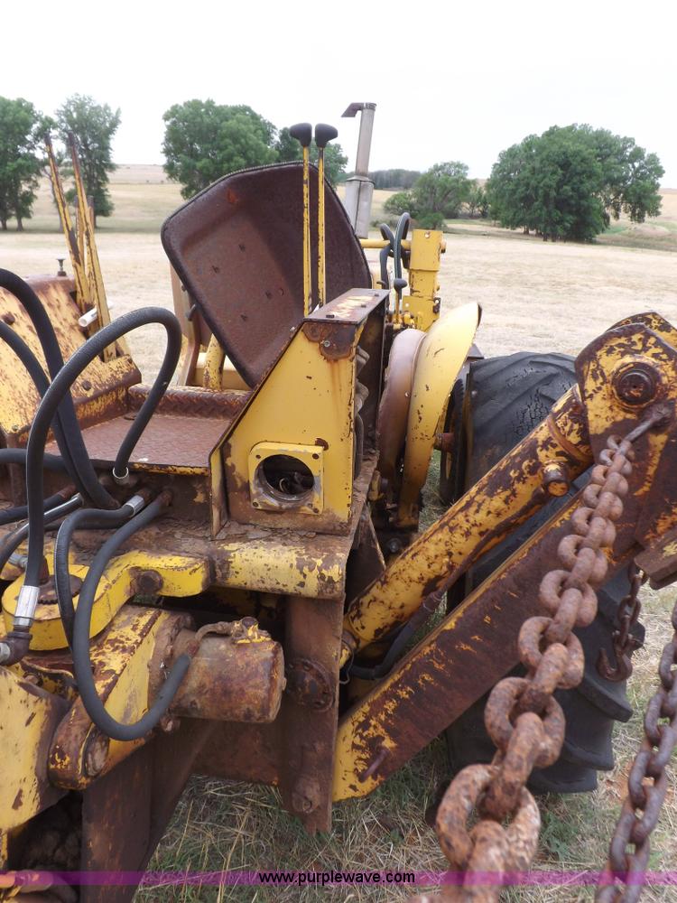 image for item H1878 International 2504 backhoe