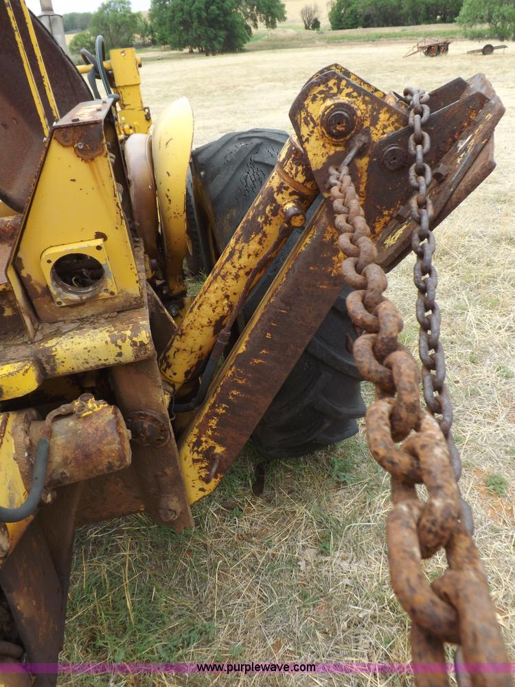 image for item H1878 International 2504 backhoe