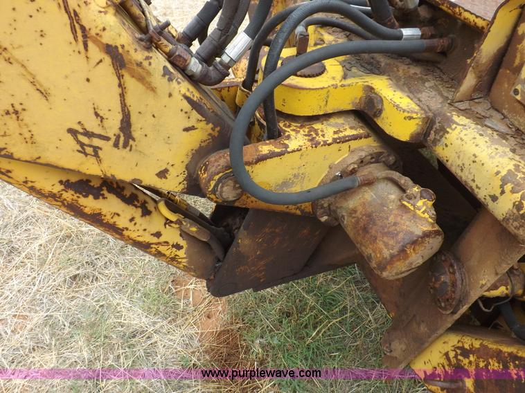 image for item H1878 International 2504 backhoe