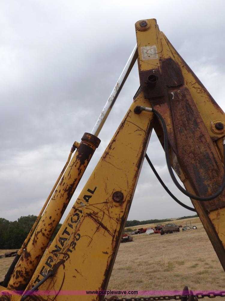 image for item H1878 International 2504 backhoe