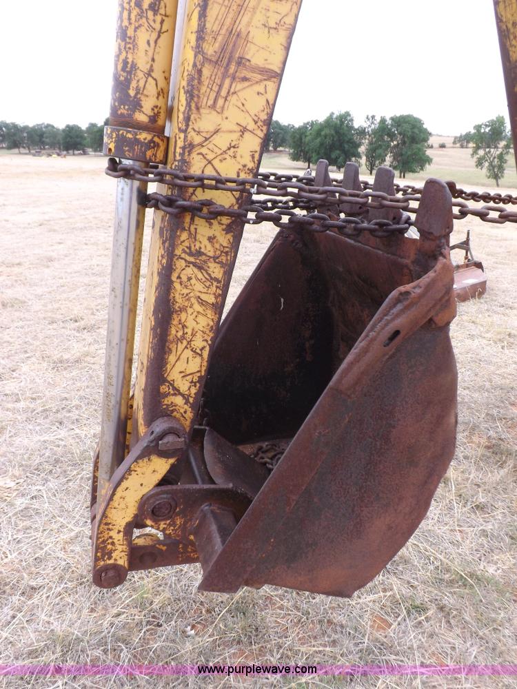 image for item H1878 International 2504 backhoe