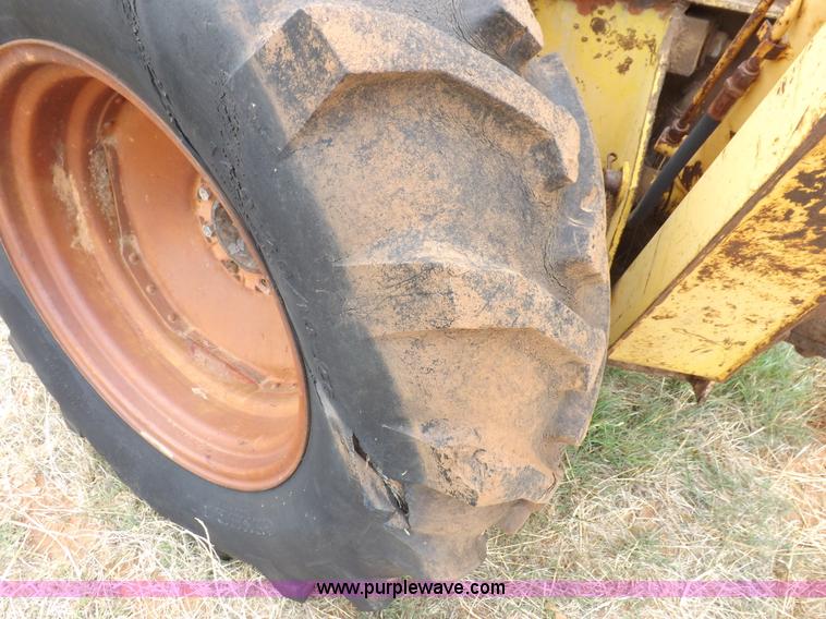 image for item H1878 International 2504 backhoe