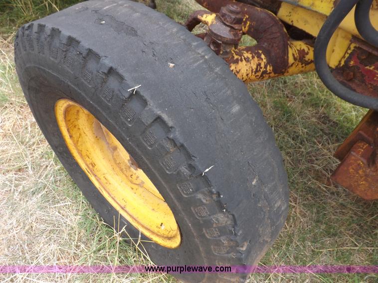 image for item H1878 International 2504 backhoe