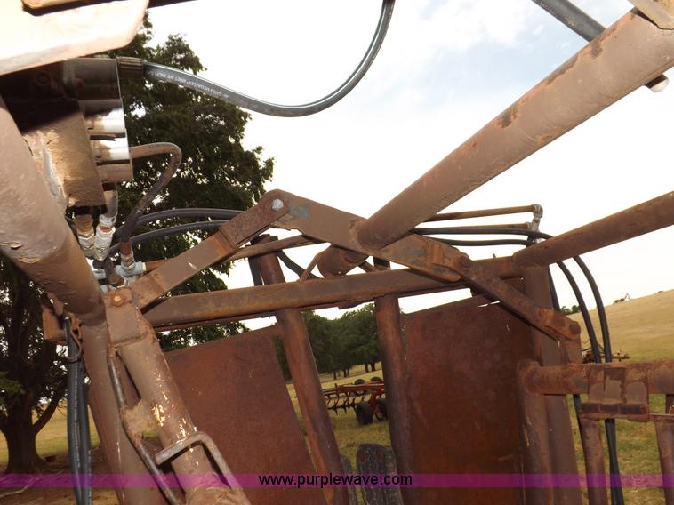 image for item H1881 Shop built squeeze chute