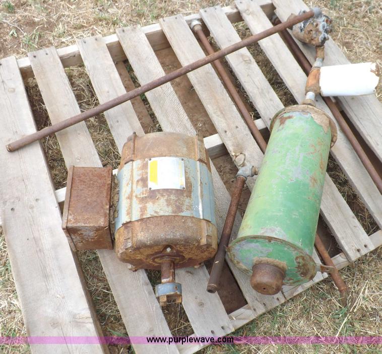 image for item H1881 Shop built squeeze chute