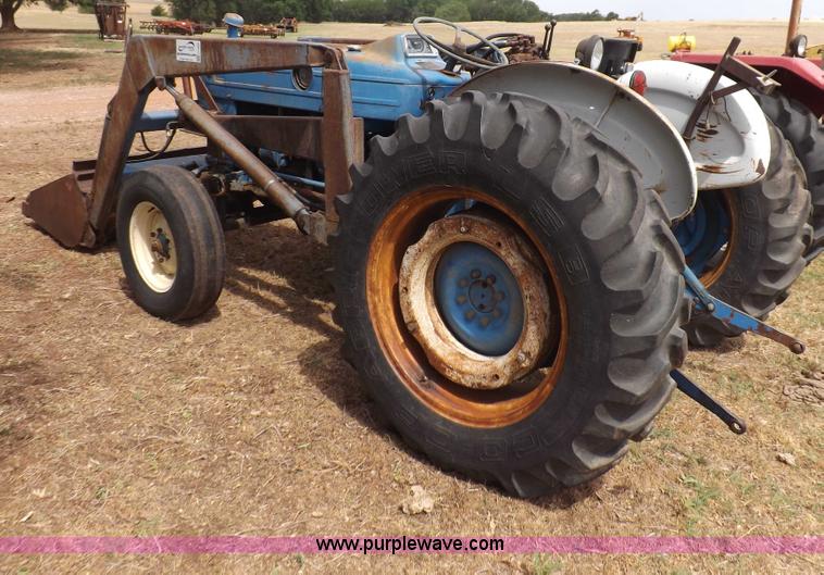 image for item H1892 1970 Ford C1023C tractor