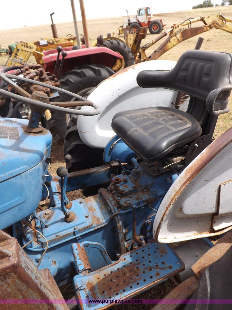 image for item H1892 1970 Ford C1023C tractor