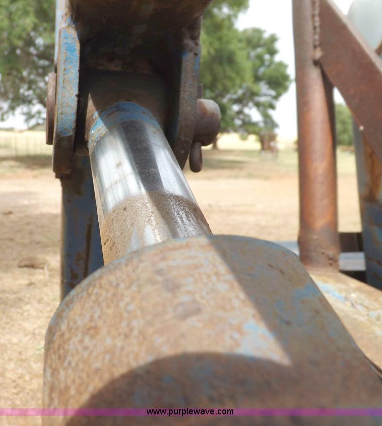 image for item H1892 1970 Ford C1023C tractor