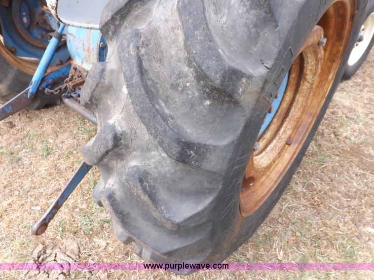 image for item H1892 1970 Ford C1023C tractor