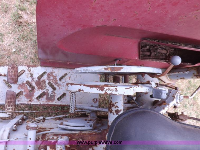 image for item H1894 Massey-Ferguson 135 tractor