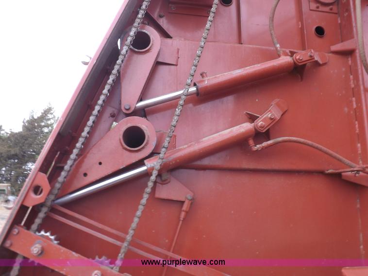 image for item H1901 1991 Hesston 565A round baler