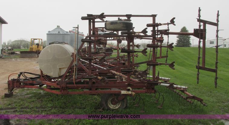 image for item I2622 International 45 Vibrashank field cultivator