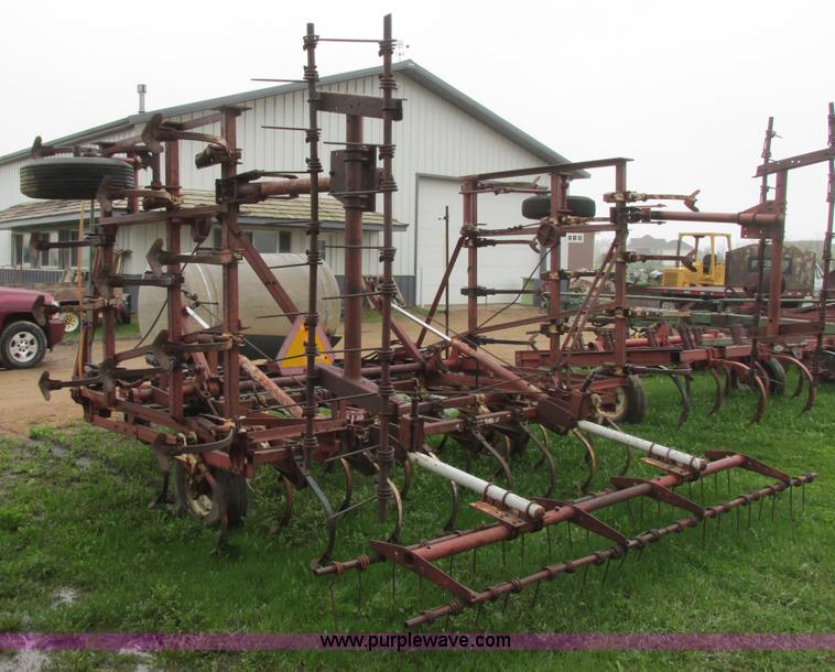 image for item I2622 International 45 Vibrashank field cultivator