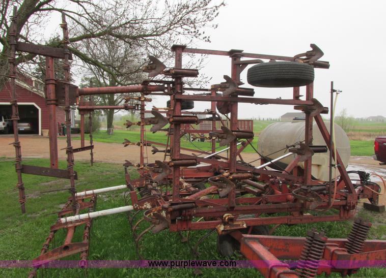 image for item I2622 International 45 Vibrashank field cultivator