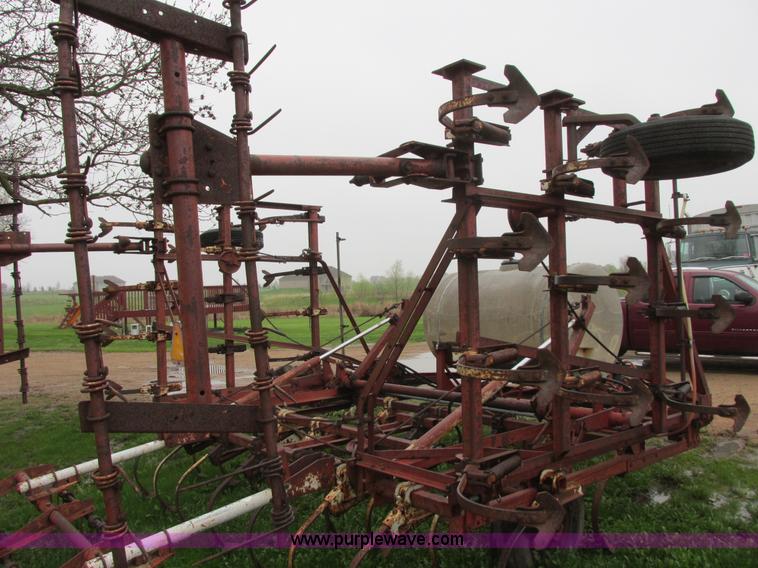 image for item I2622 International 45 Vibrashank field cultivator