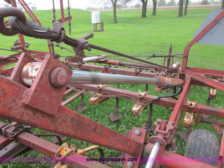 image for item I2622 International 45 Vibrashank field cultivator
