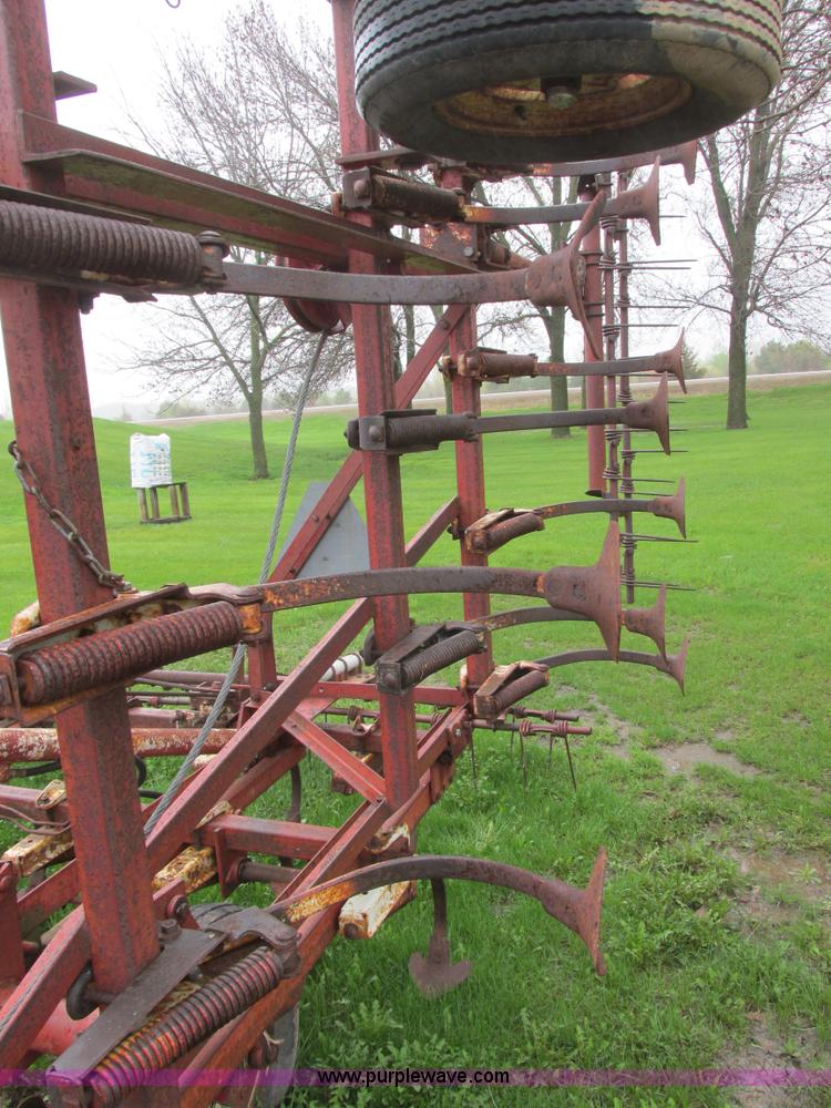 image for item I2622 International 45 Vibrashank field cultivator