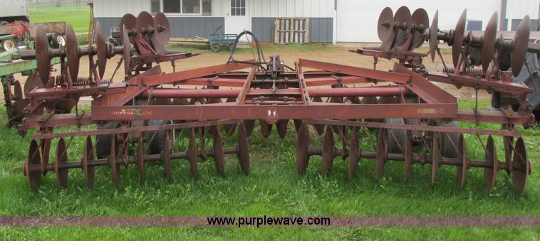 image for item I2625 International 480 tandem folding disk