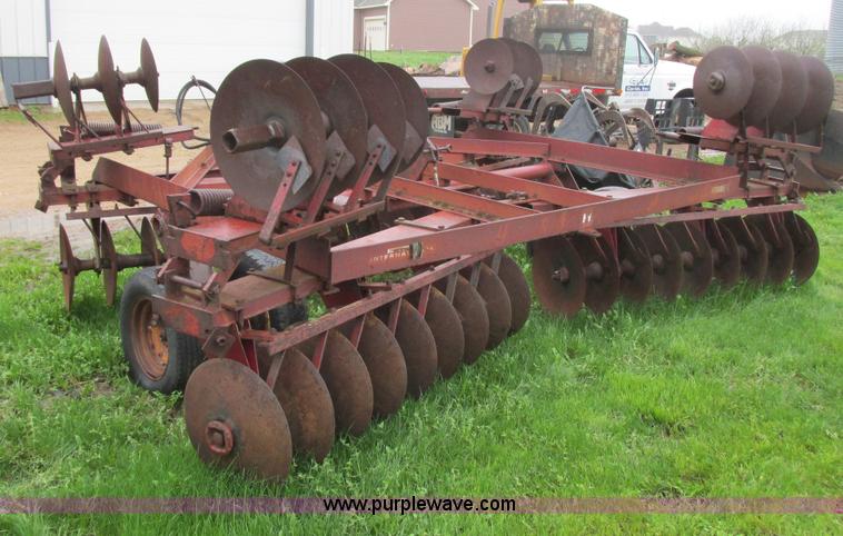 image for item I2625 International 480 tandem folding disk