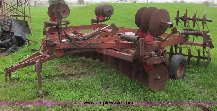 image for item I2625 International 480 tandem folding disk