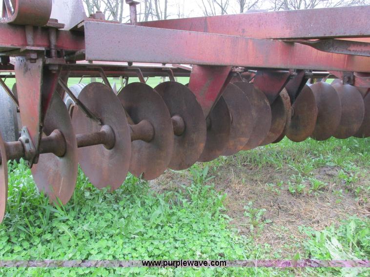 image for item I2625 International 480 tandem folding disk