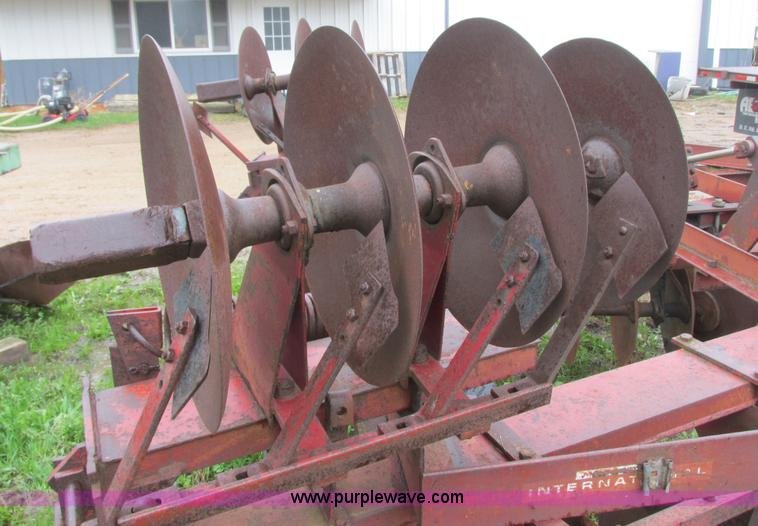 image for item I2625 International 480 tandem folding disk