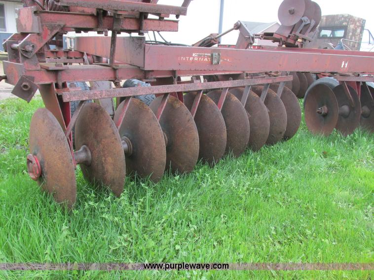 image for item I2625 International 480 tandem folding disk