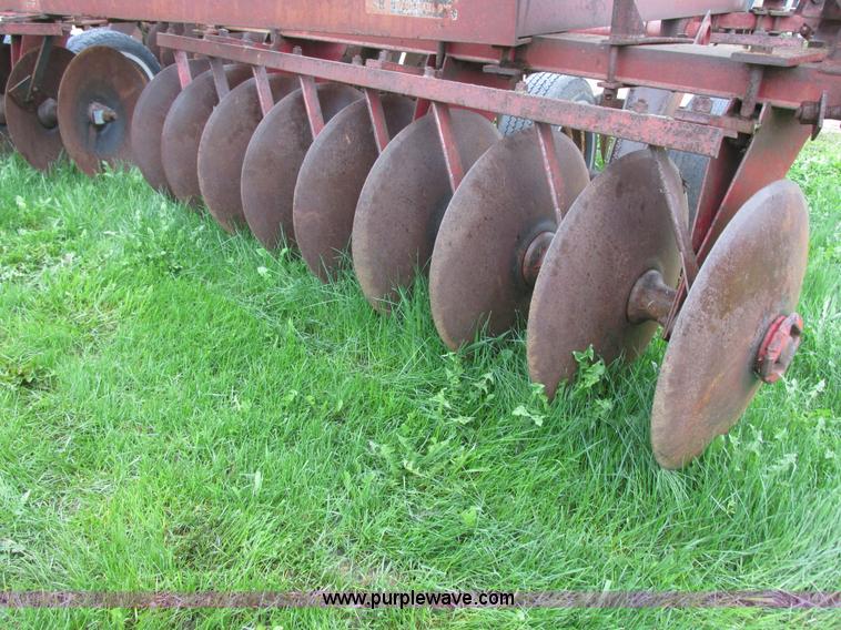 image for item I2625 International 480 tandem folding disk