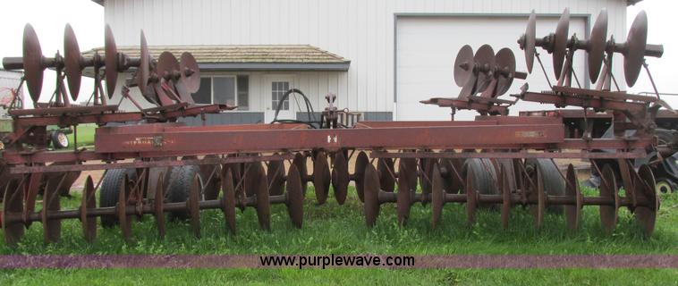 image for item I2625 International 480 tandem folding disk