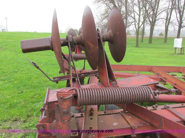 image for item I2625 International 480 tandem folding disk