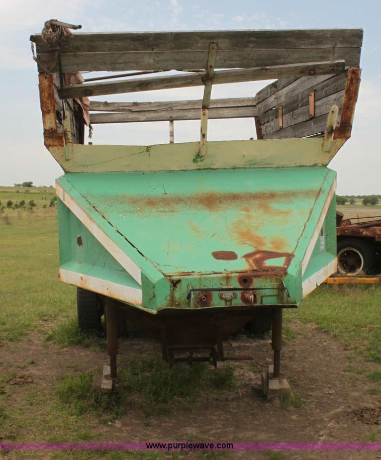 image for item I7409 1961 Utility 19' single hopper trailer