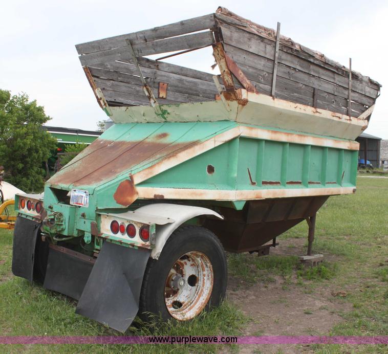 image for item I7409 1961 Utility 19' single hopper trailer