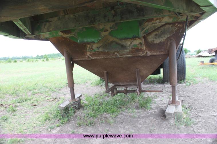 image for item I7409 1961 Utility 19' single hopper trailer