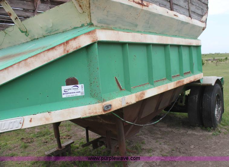 image for item I7409 1961 Utility 19' single hopper trailer