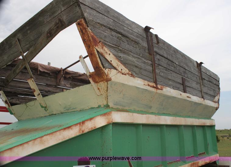 image for item I7409 1961 Utility 19' single hopper trailer