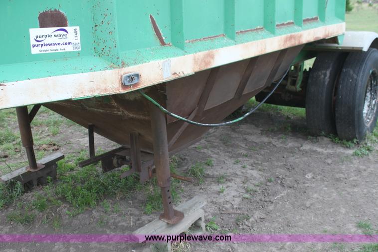 image for item I7409 1961 Utility 19' single hopper trailer