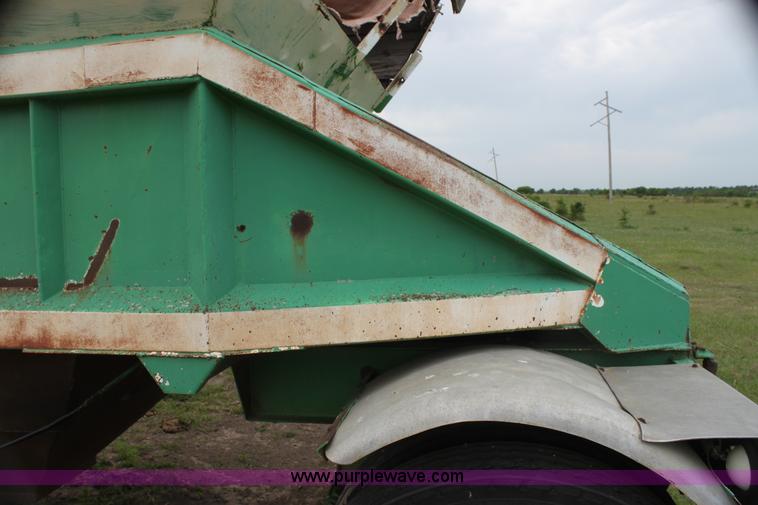 image for item I7409 1961 Utility 19' single hopper trailer