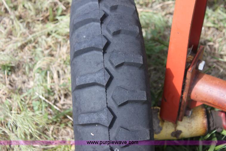 image for item I7417 (2) New Holland twin side delivery rakes