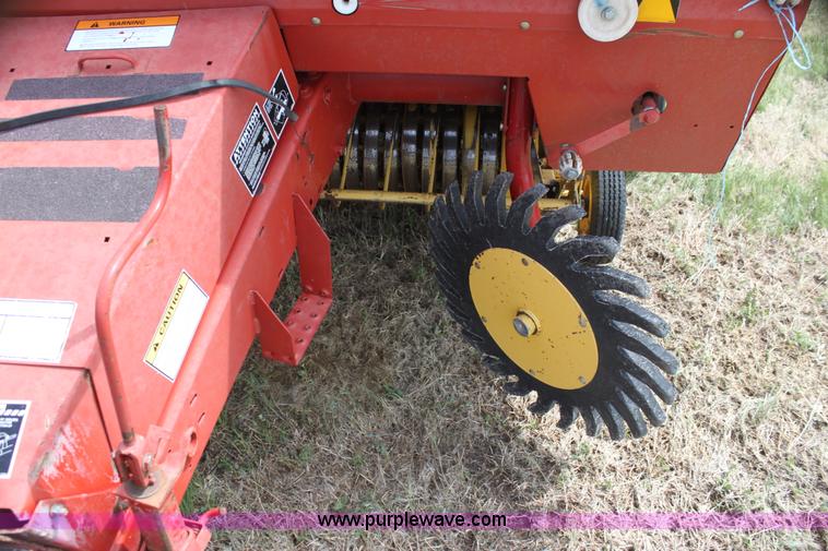 image for item I7419 1997 New Holland 664 round baler
