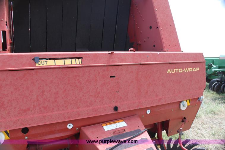 image for item I7419 1997 New Holland 664 round baler