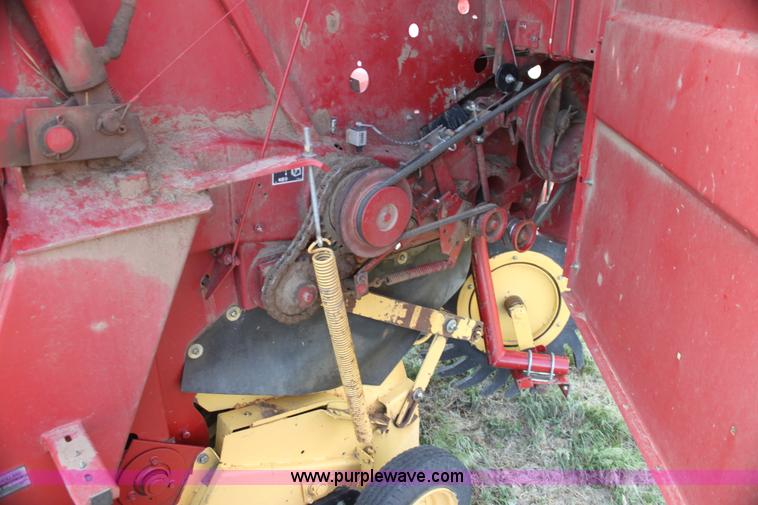 image for item I7419 1997 New Holland 664 round baler