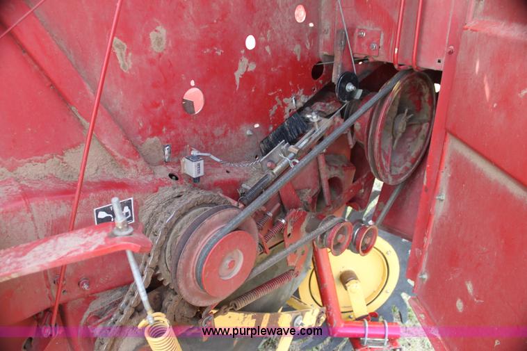 image for item I7419 1997 New Holland 664 round baler