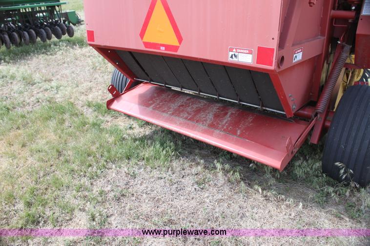 image for item I7419 1997 New Holland 664 round baler